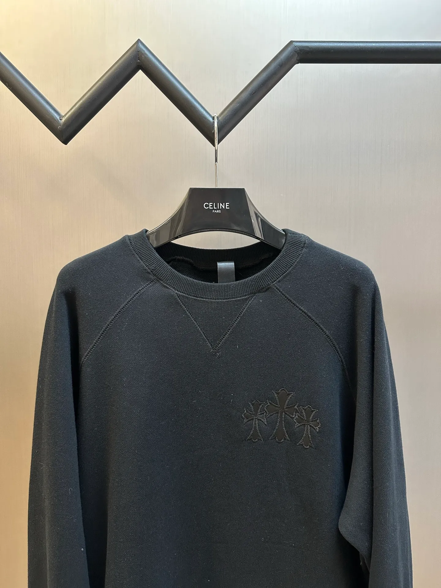 P410 Chrome Hearts Logo Round Neck Sweatshirt Made of custom-made heavy fortress intertwined air cotton fabric, Chrome Hearts cross patch embroidery decoration on the chest, becoming the ultimate interpretation of dark Gothic style. CH Gothic font is the finishing touch on the back panel. The logo iron plate sways slightly with the swing of the body, adding a sense of movement and vitality.  Using imported machine appliqué embroidery technology, advanced computer control systems and precision mechanical components are used to achieve the Chrome Hearts logo appliqué operation, presenting an embroidery effect with both clarity and three-dimensionality.  size：s m l xl